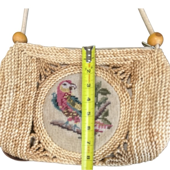 Vintage Woven Beige Handbag with Parrot needle point - Picture 8 of 9